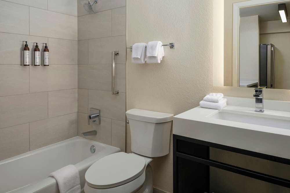 Studio, Queen Bed, Sofa, Balcony, Marriotts StreamSide Birch at Vail 6/6