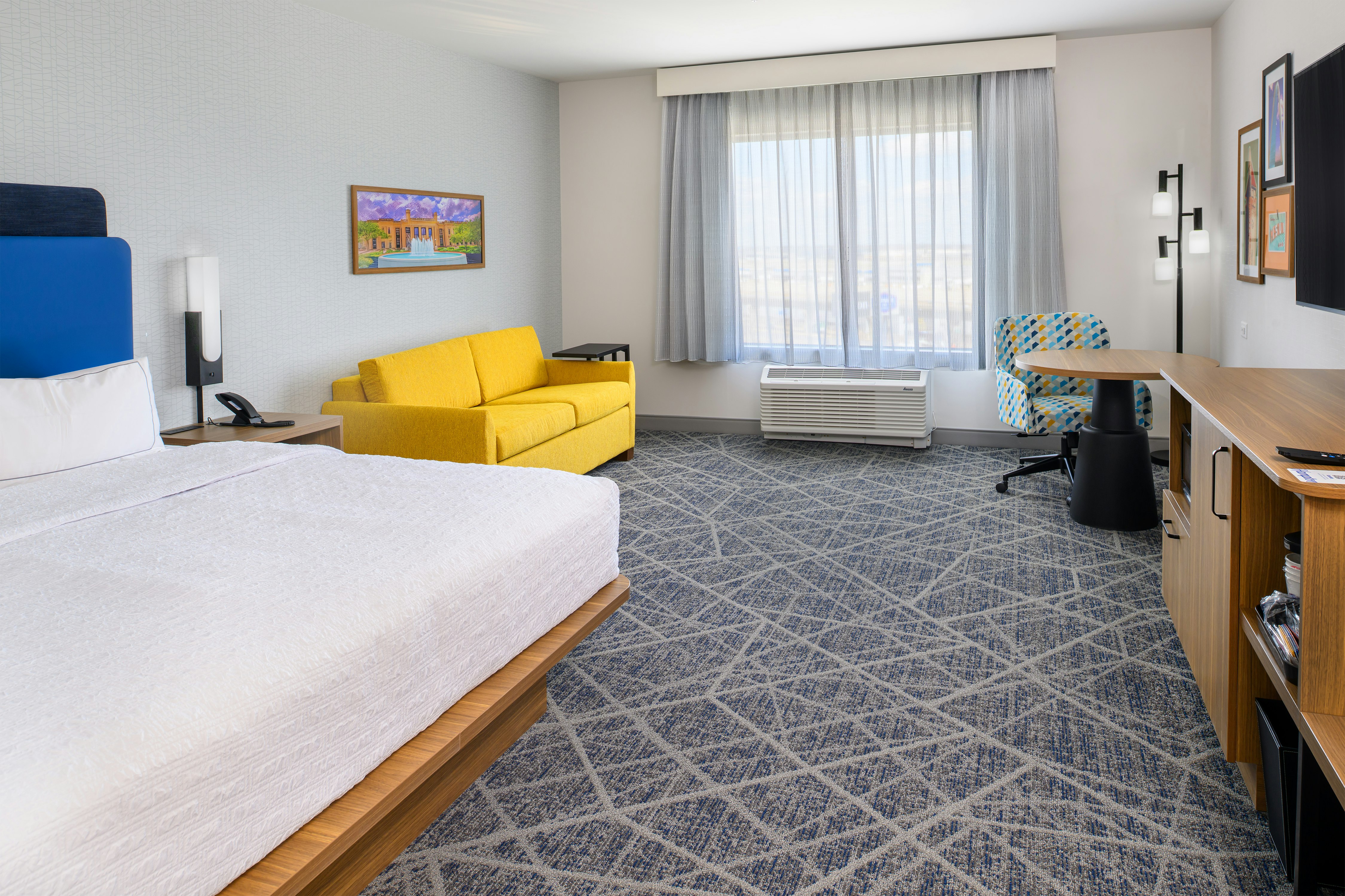 ROOM, KING BED, SOFA