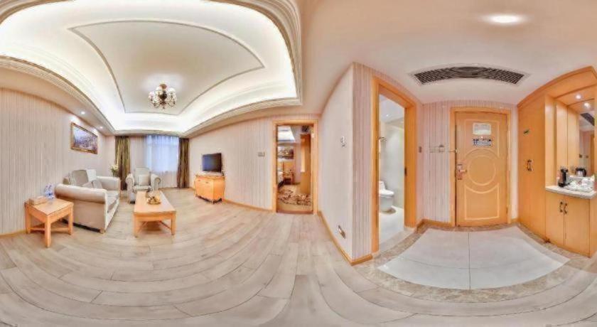 Vienna Hotel (Zhongshan Rainbow Avenue) 37/58