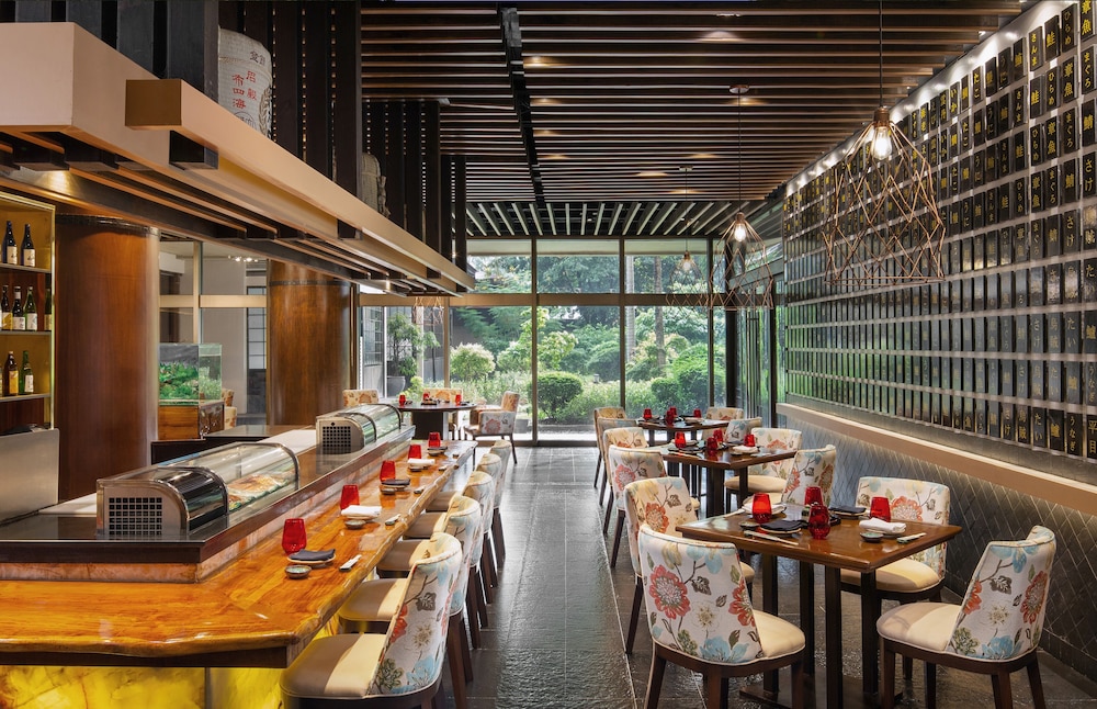 Dusit Thani Manila 48/72