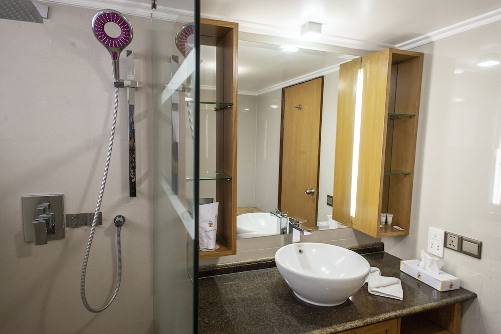 Royal Park Residence Hotel 16/75
