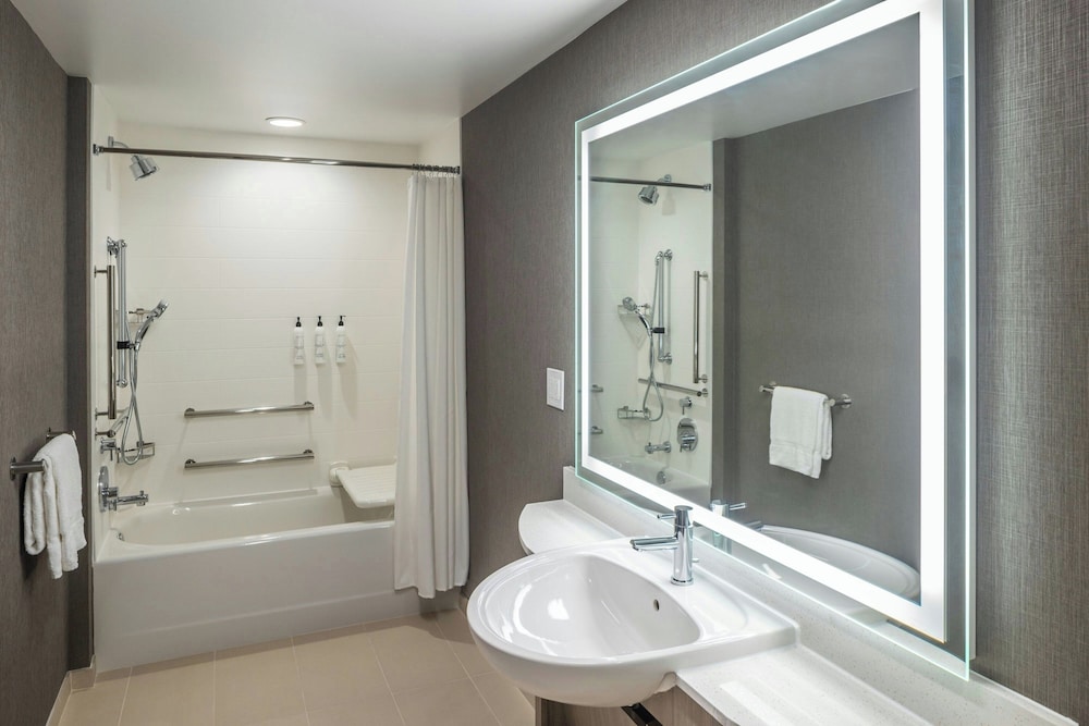 SpringHill Suites by Marriott Canfield 23/23