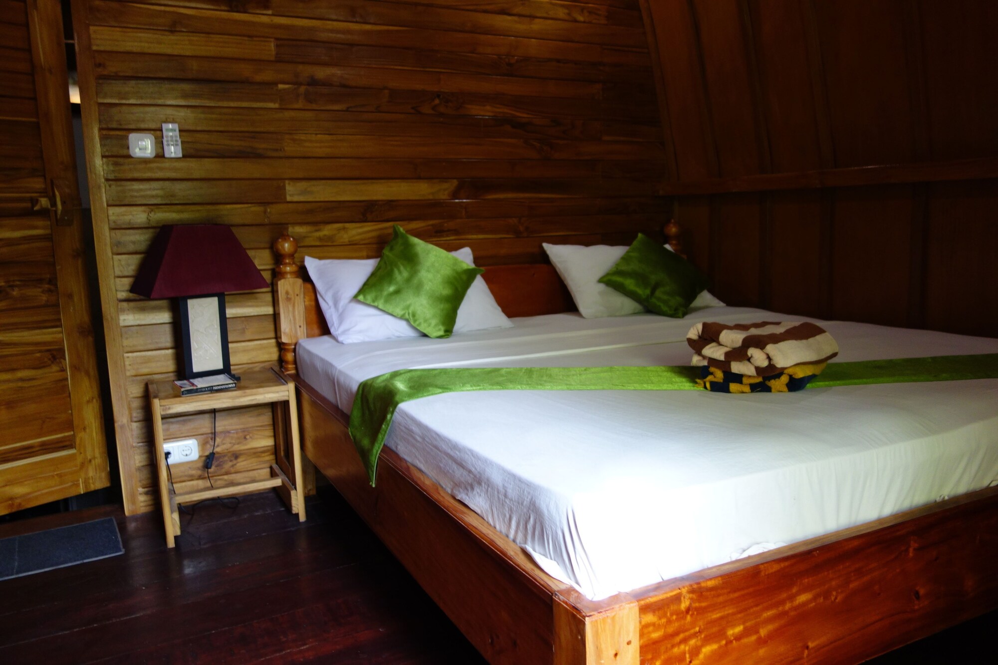 DELUXE, DOUBLE BED