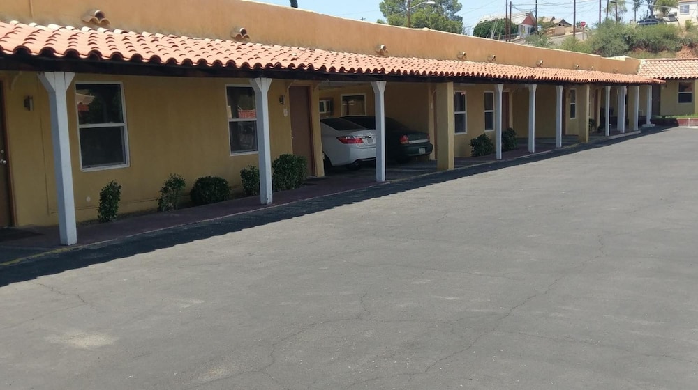 El Rey Motel 26/30