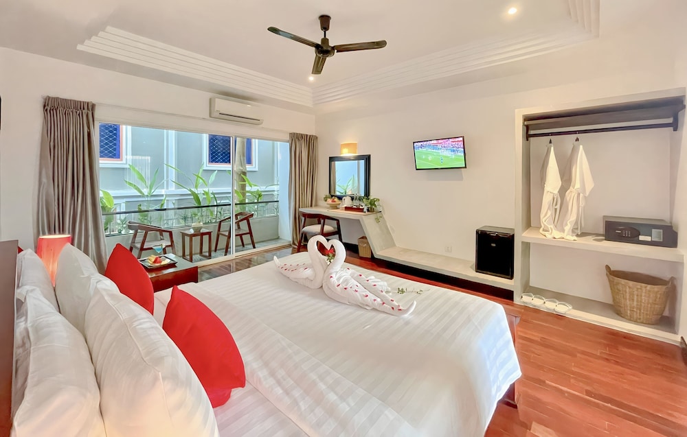 SUITE, KING BED, BALCONY