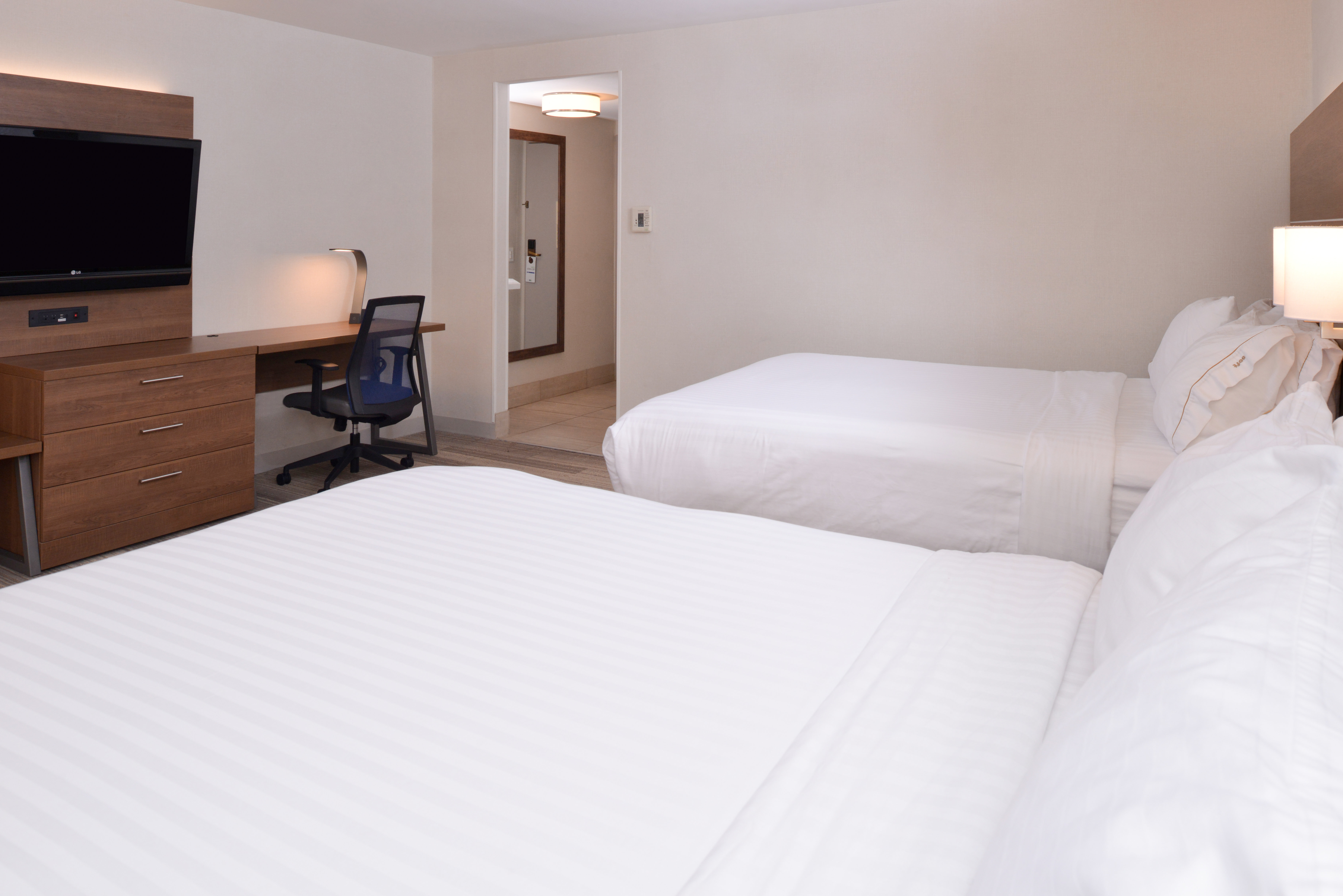 Holiday Inn Express Palm Desert 35/78