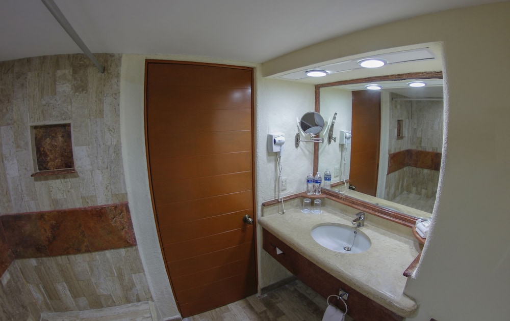 Plaza Pelicanos Grand Beach Resorts 27/65