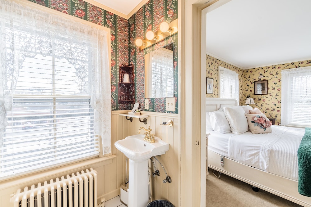 Westbrook Inn Bed and Breakfast 26/74