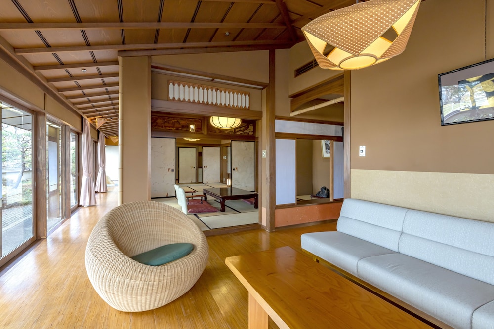 Tsukioka Hotel 49/61