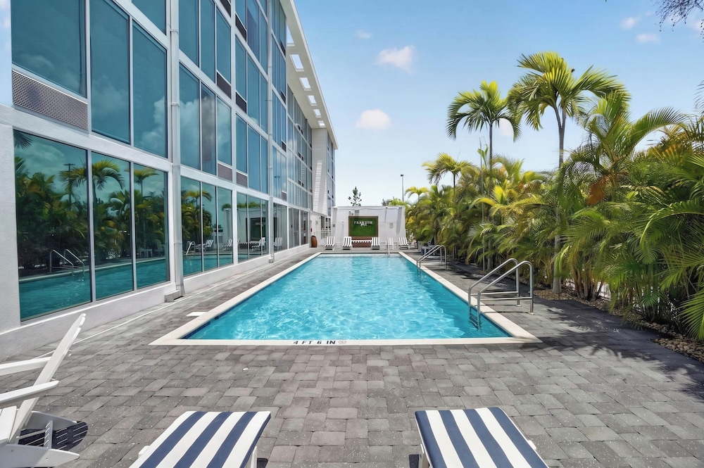 Kompose Hotel Sarasota 46/49