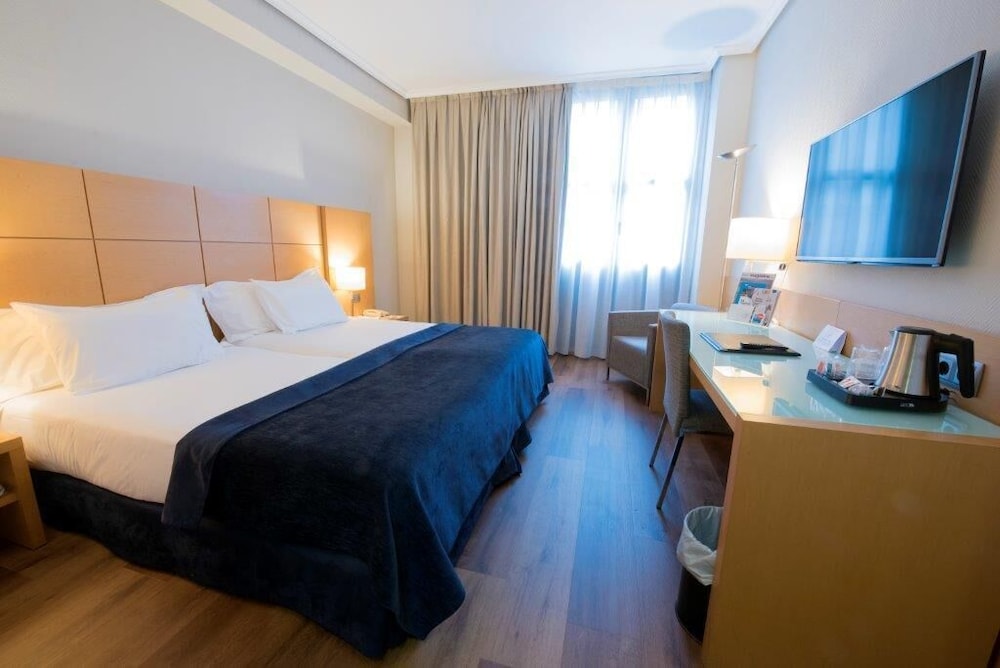 Standard, Single, 3 Beds, with Extra Bed, Silken Ciudad de Vitoria Hotel 5/10