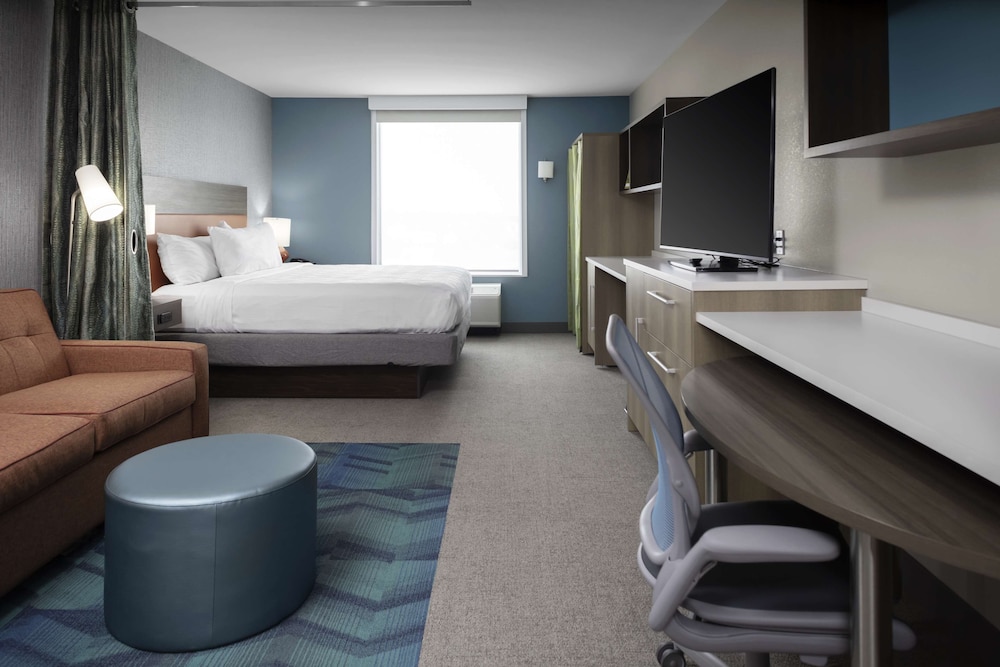 STUDIO, SUITE, KING BED