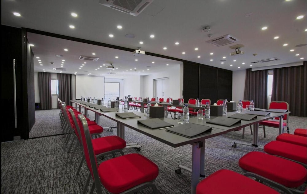 Oaks Beirut 30/33