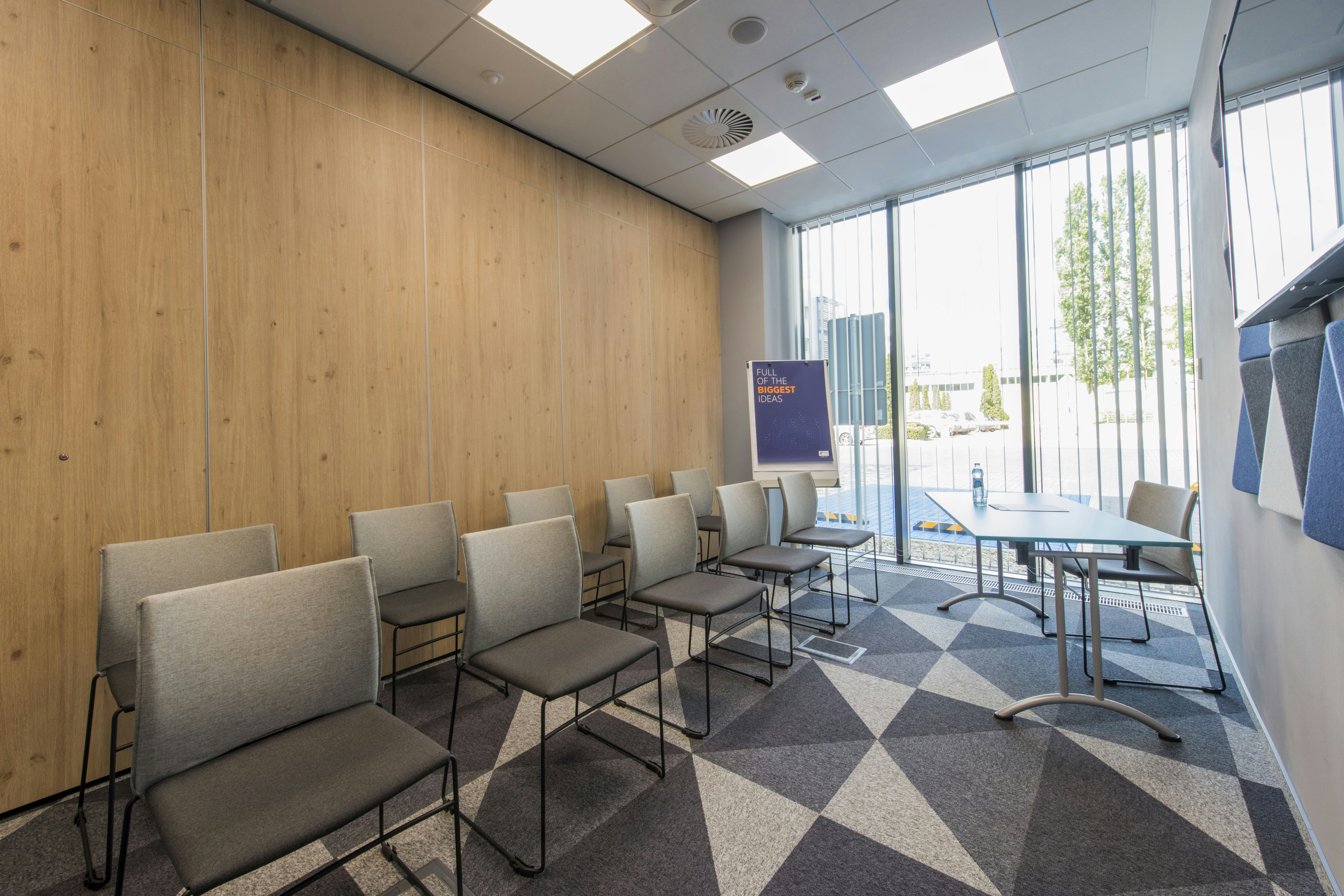 Holiday Inn Express Warsaw - Mokotow 55/56