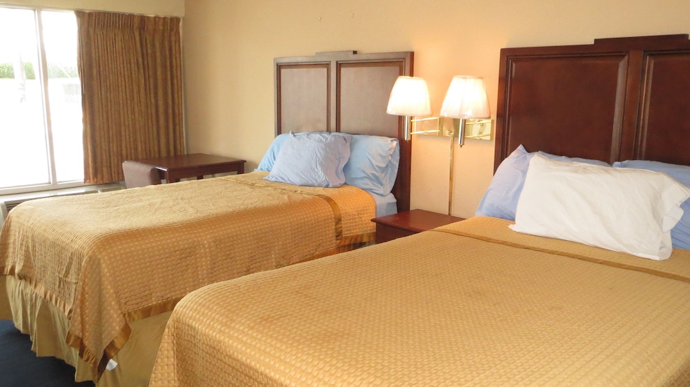 Travelodge by Wyndham Richmond Kentucky 12/35