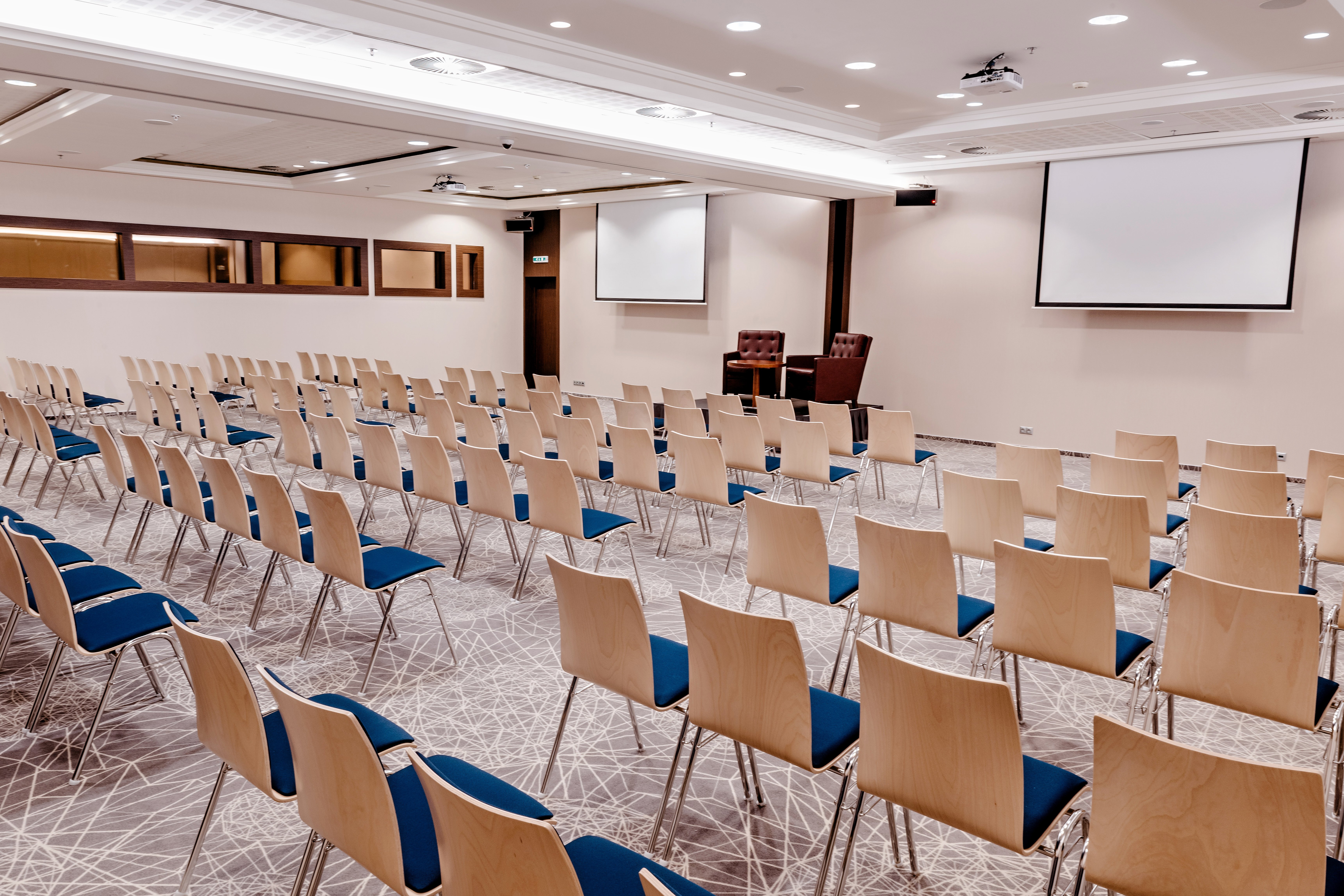 CROWNE PLAZA BRATISLAVA 64/74