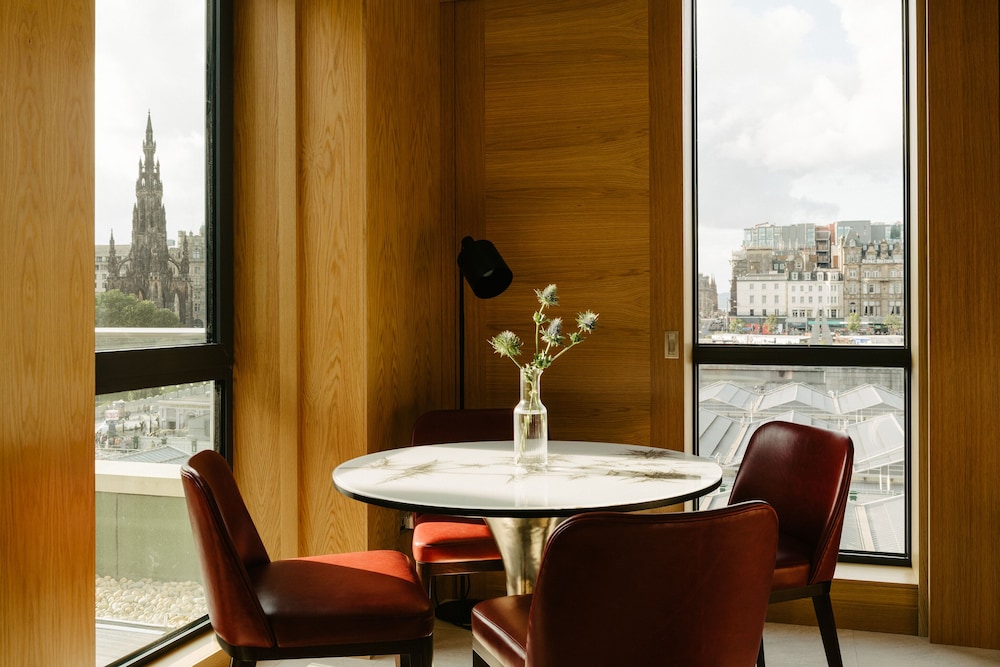 Market Street Hotel 41/46