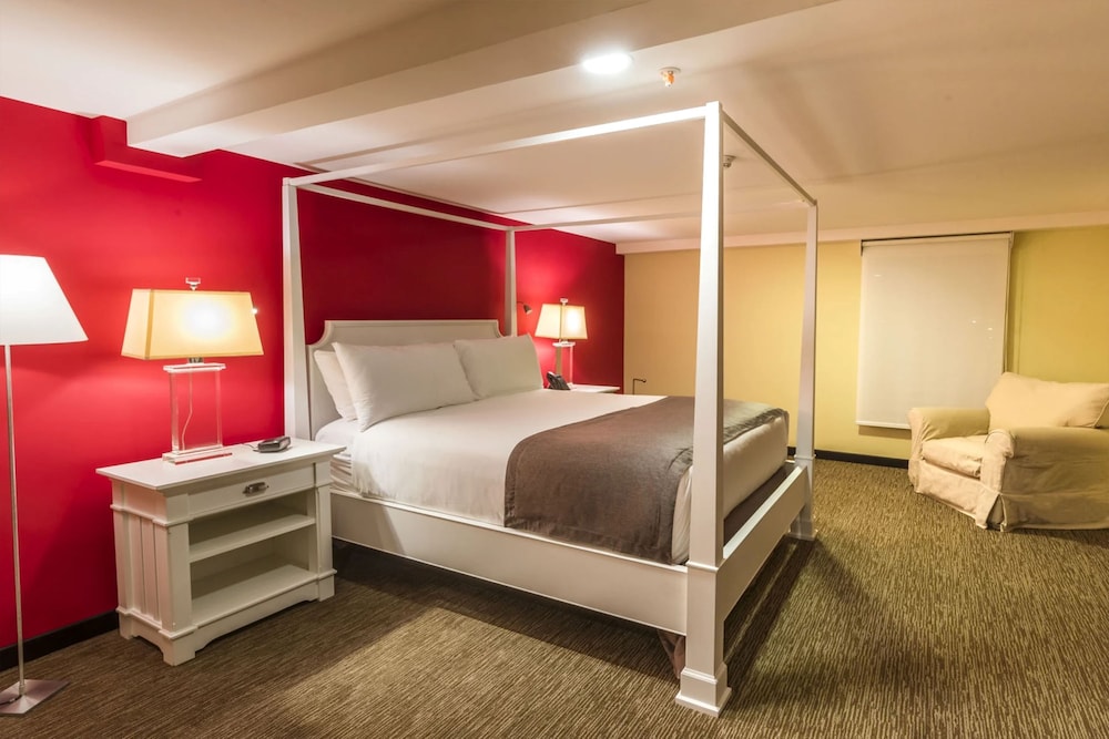 PRESIDENTIAL, SUITE