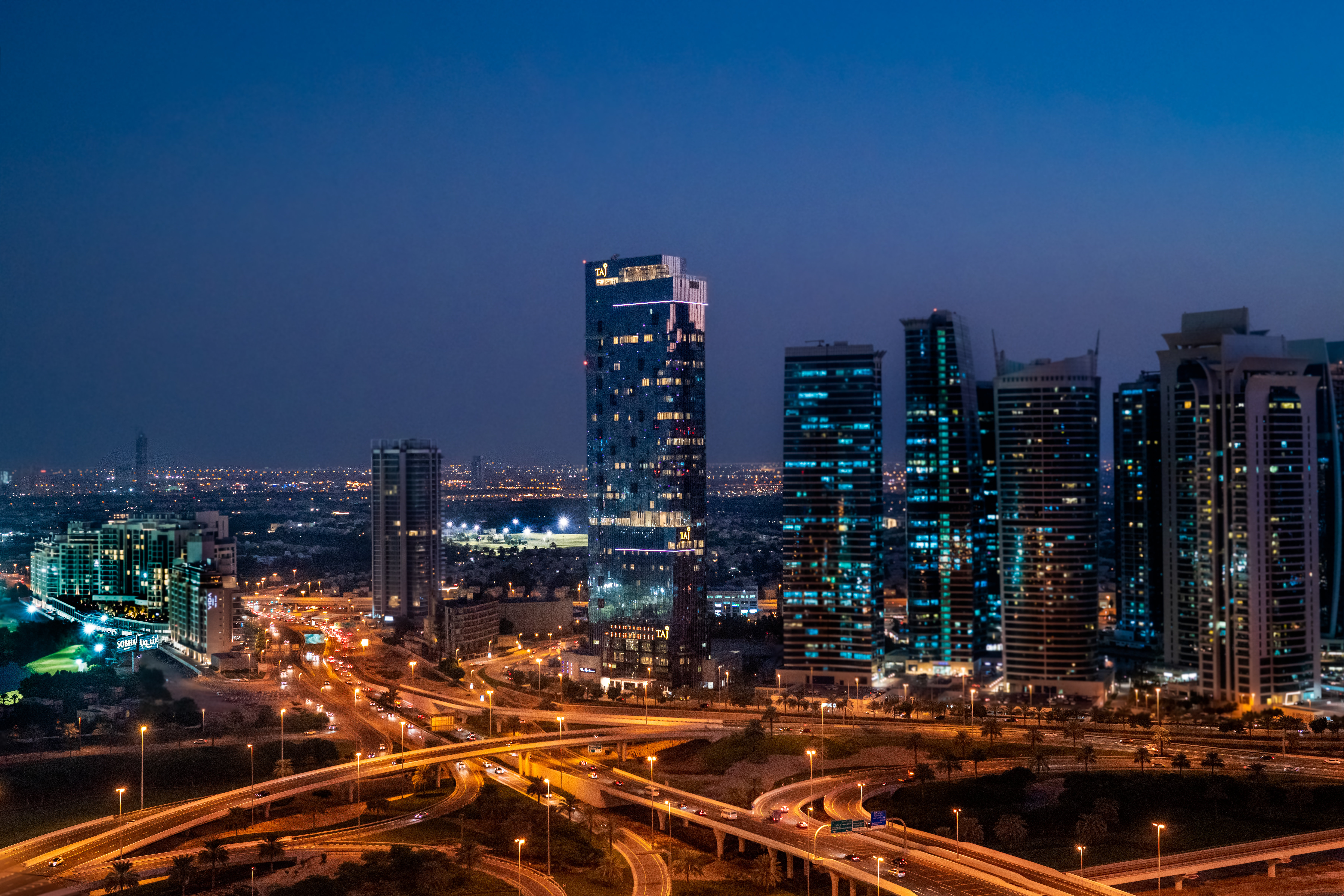 Taj Jumeirah Lakes Towers 71/77