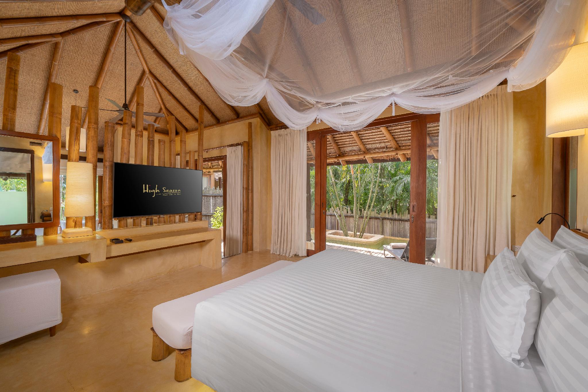 Grand, Pool, Villa, King Bed, Sofa