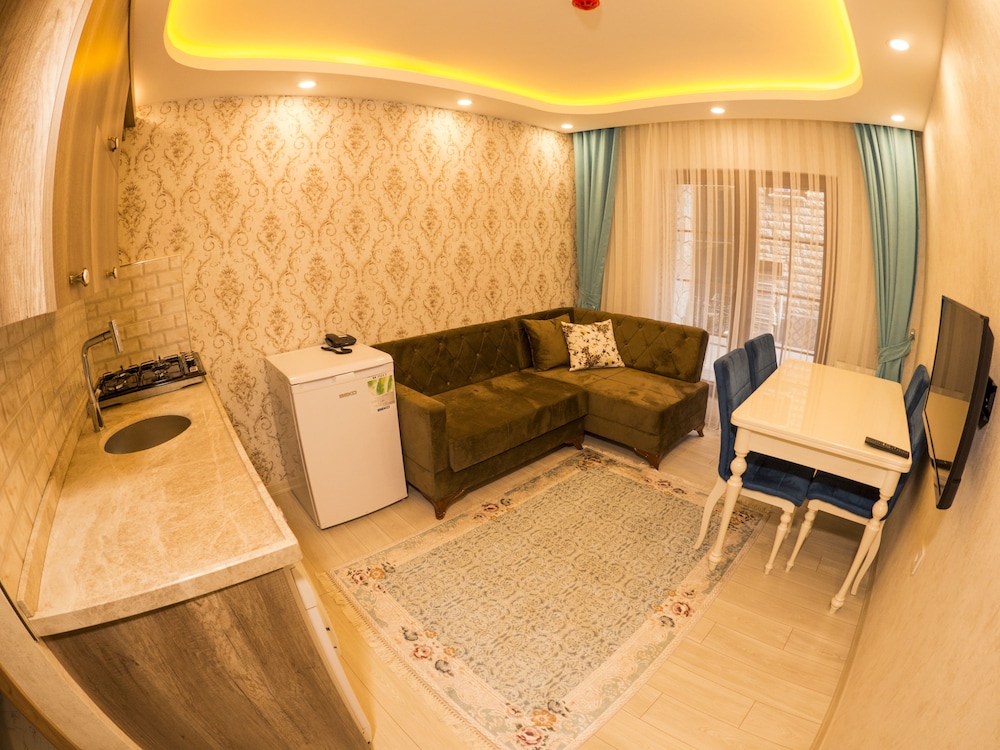 Elif Inan Motel 31/50