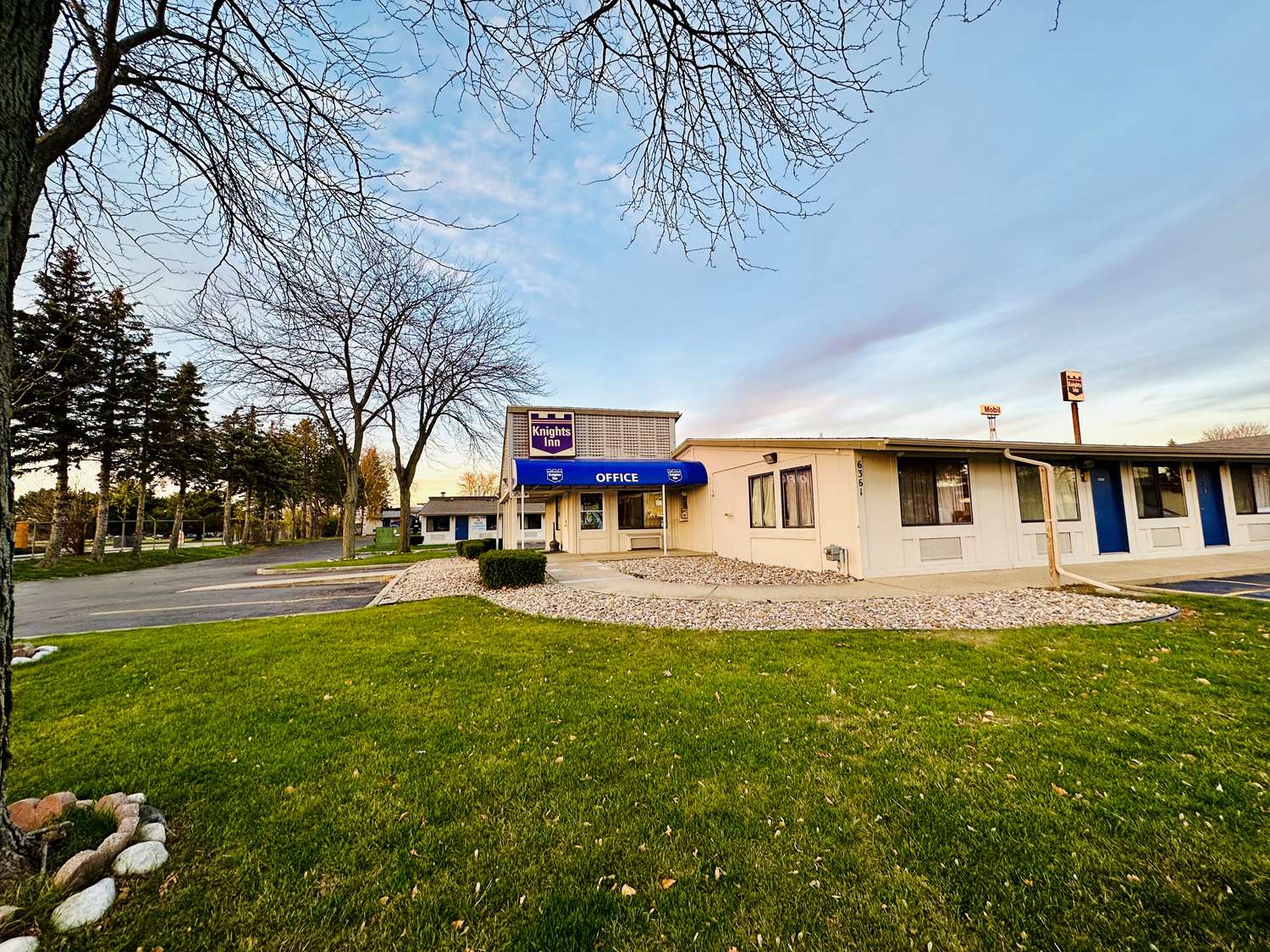 Knights Inn Bridgeport/Frankenmuth 18/19