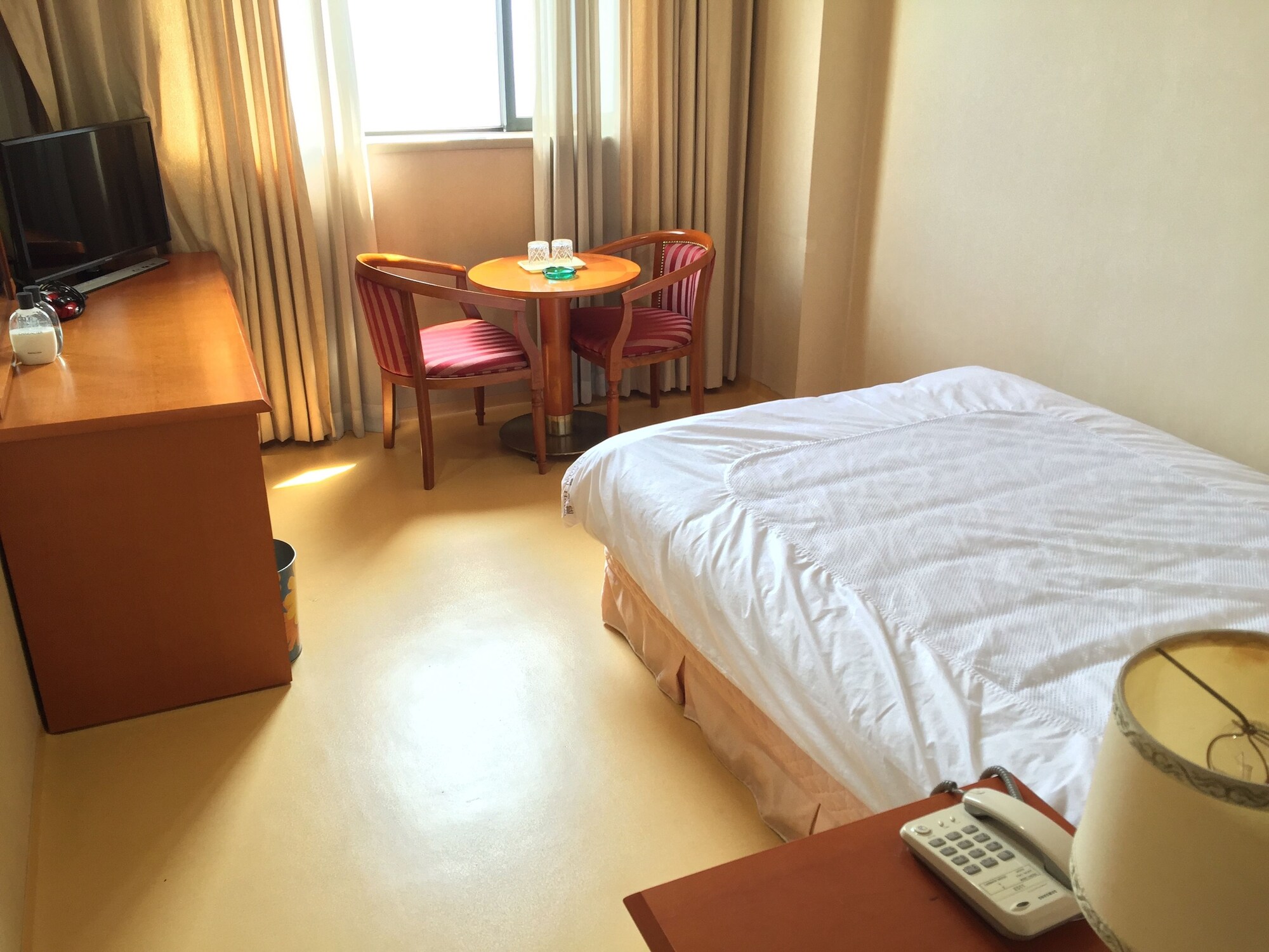 ROOM, DOUBLE BED