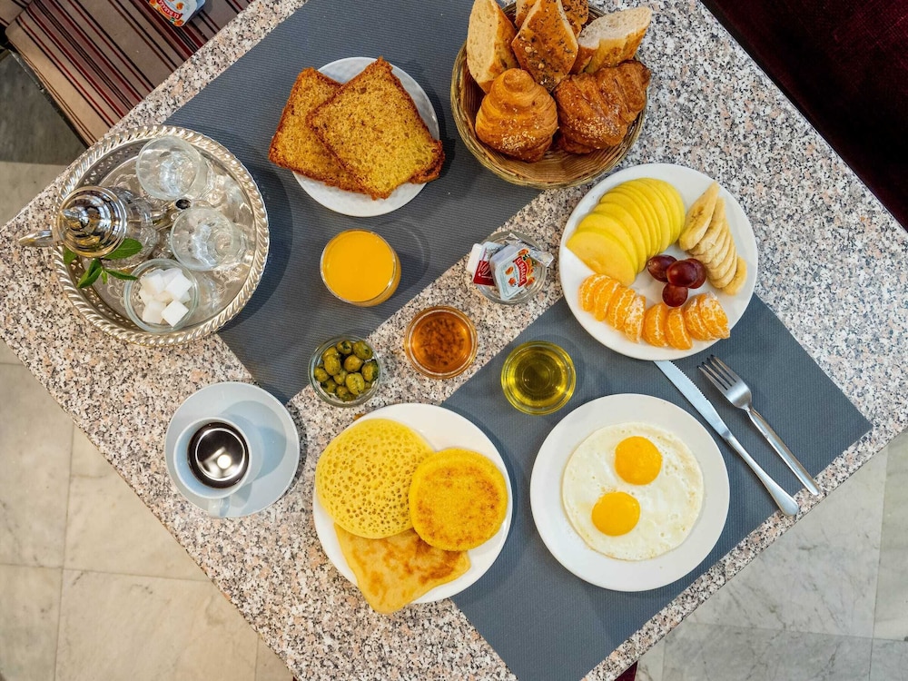 Casablanca Hotel 48/54