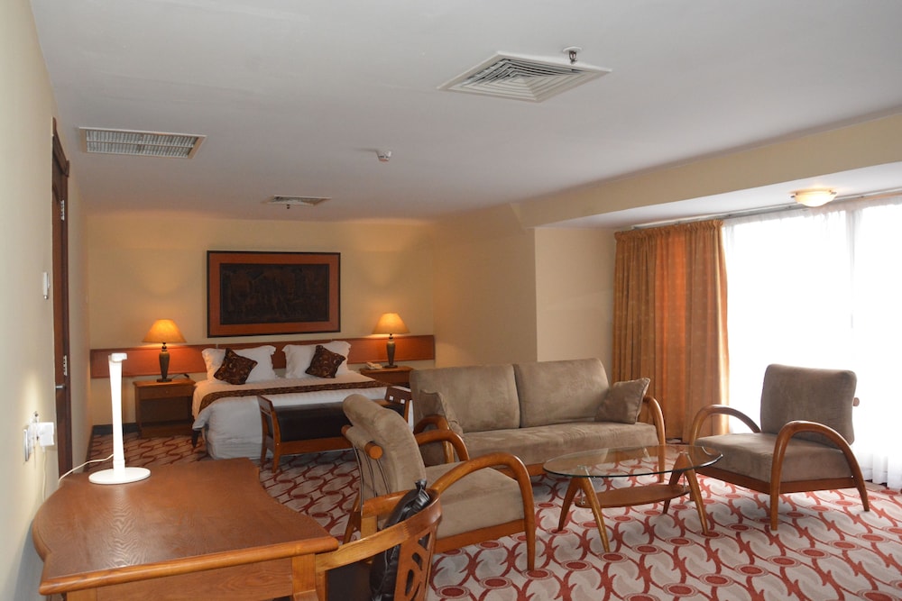 GOLF COURSE HOTEL 23/42