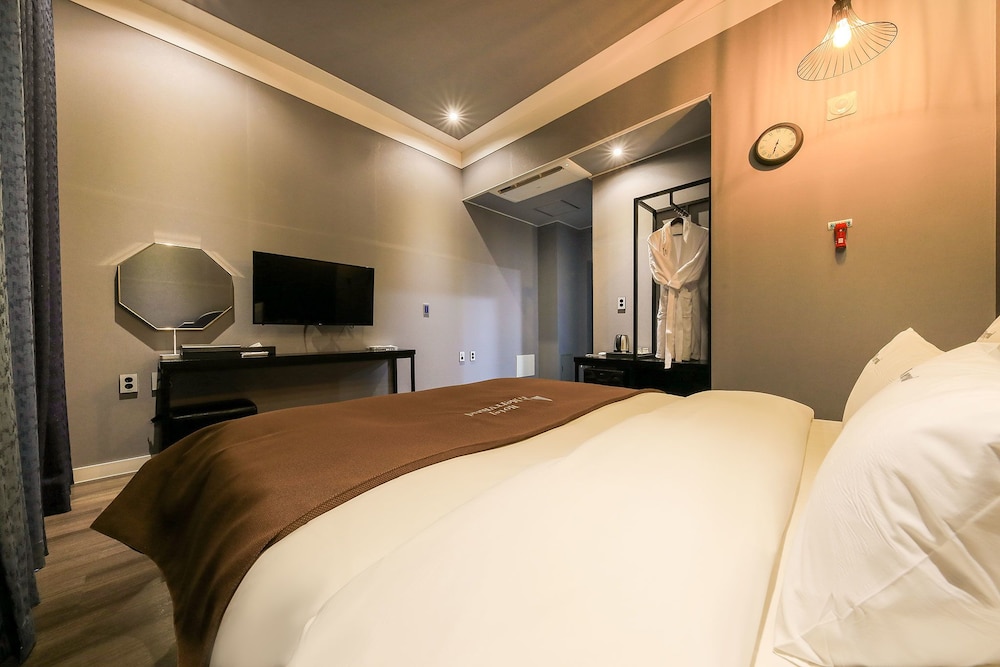 Merry Mud Hotel 15/37