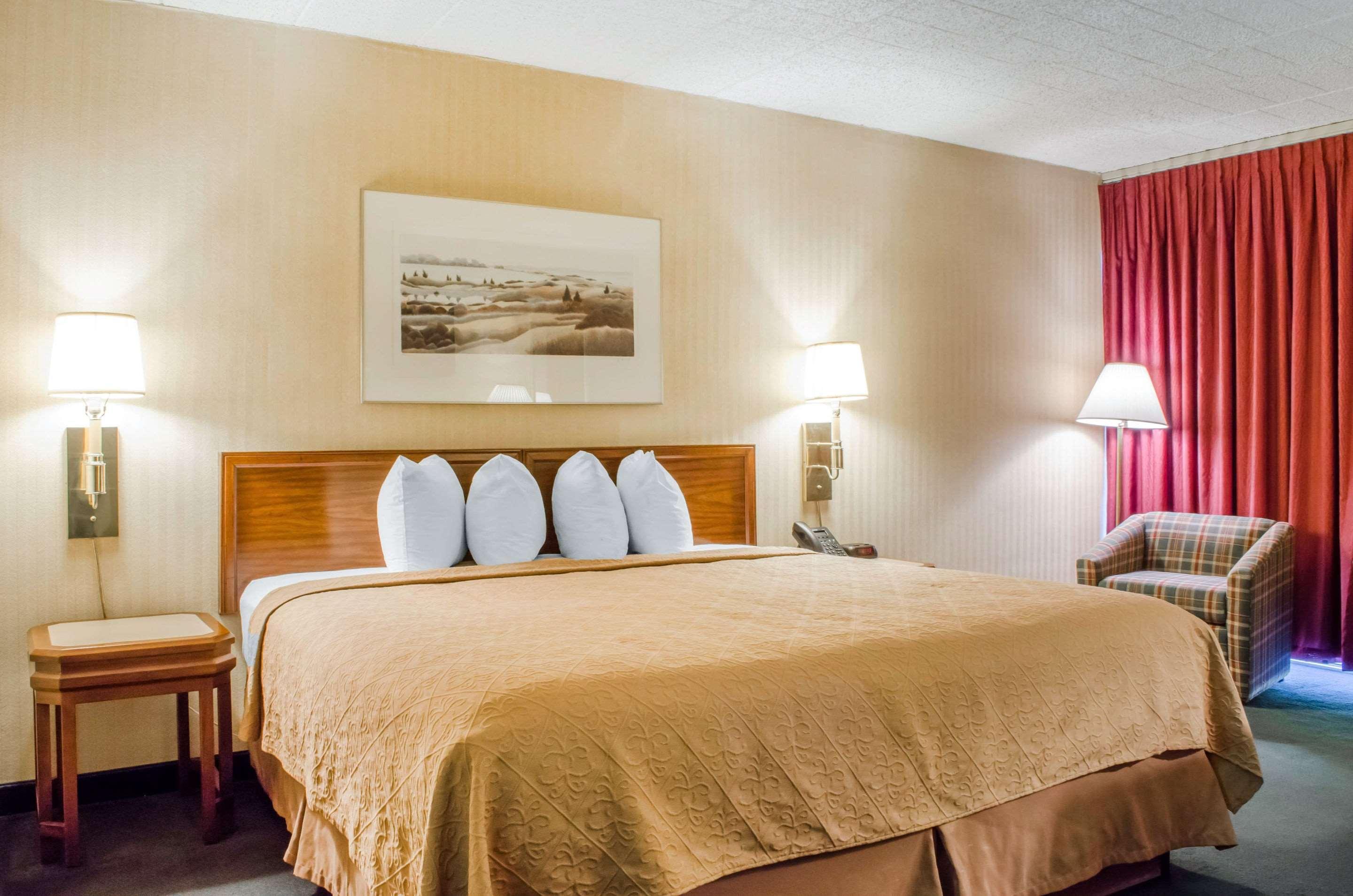 Quality Inn & Suites Burnham, PA 12/36