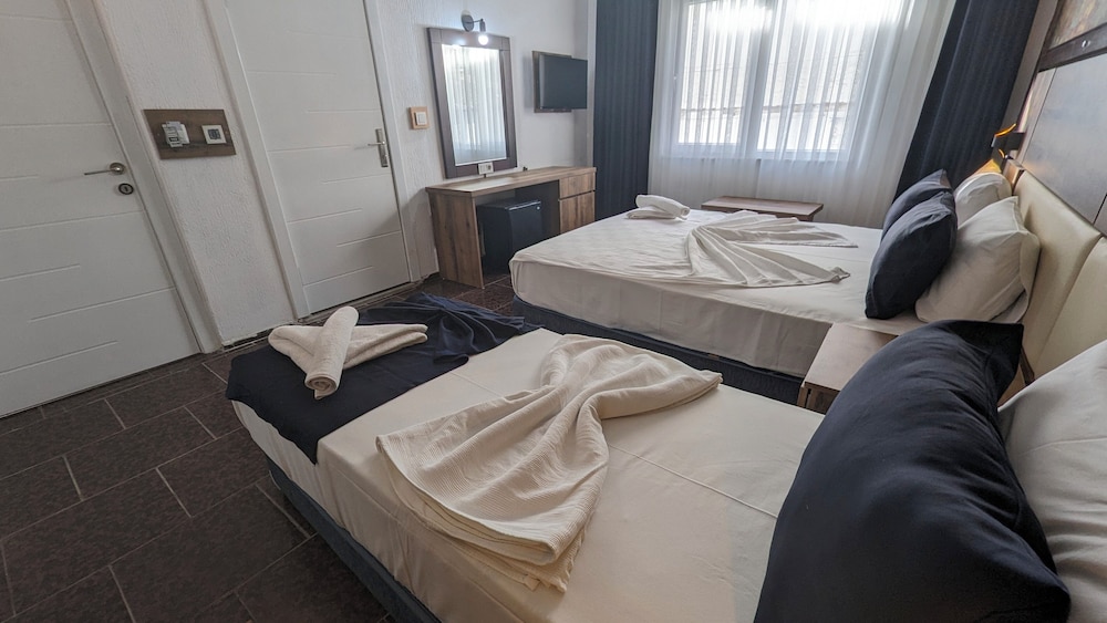 Ramona Kale Hotel 5/16