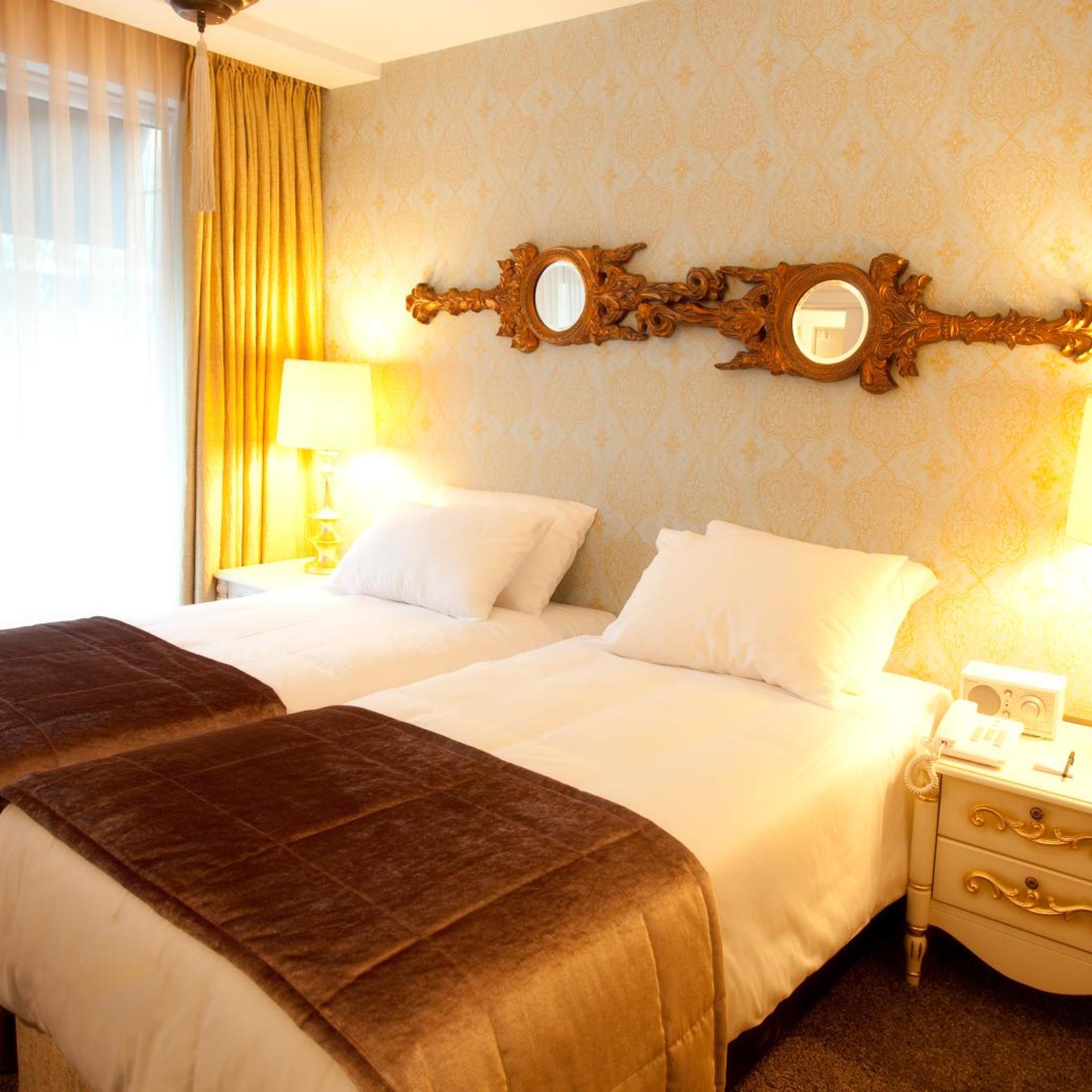 EXECUTIVE, DOUBLE OR TWIN BED