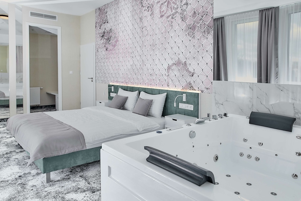 Hotel Tulip Inn Zyrardow 12/50