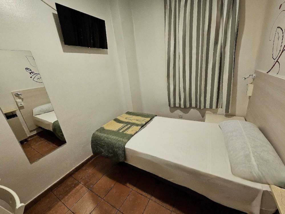 Hostel Almansa 18/50