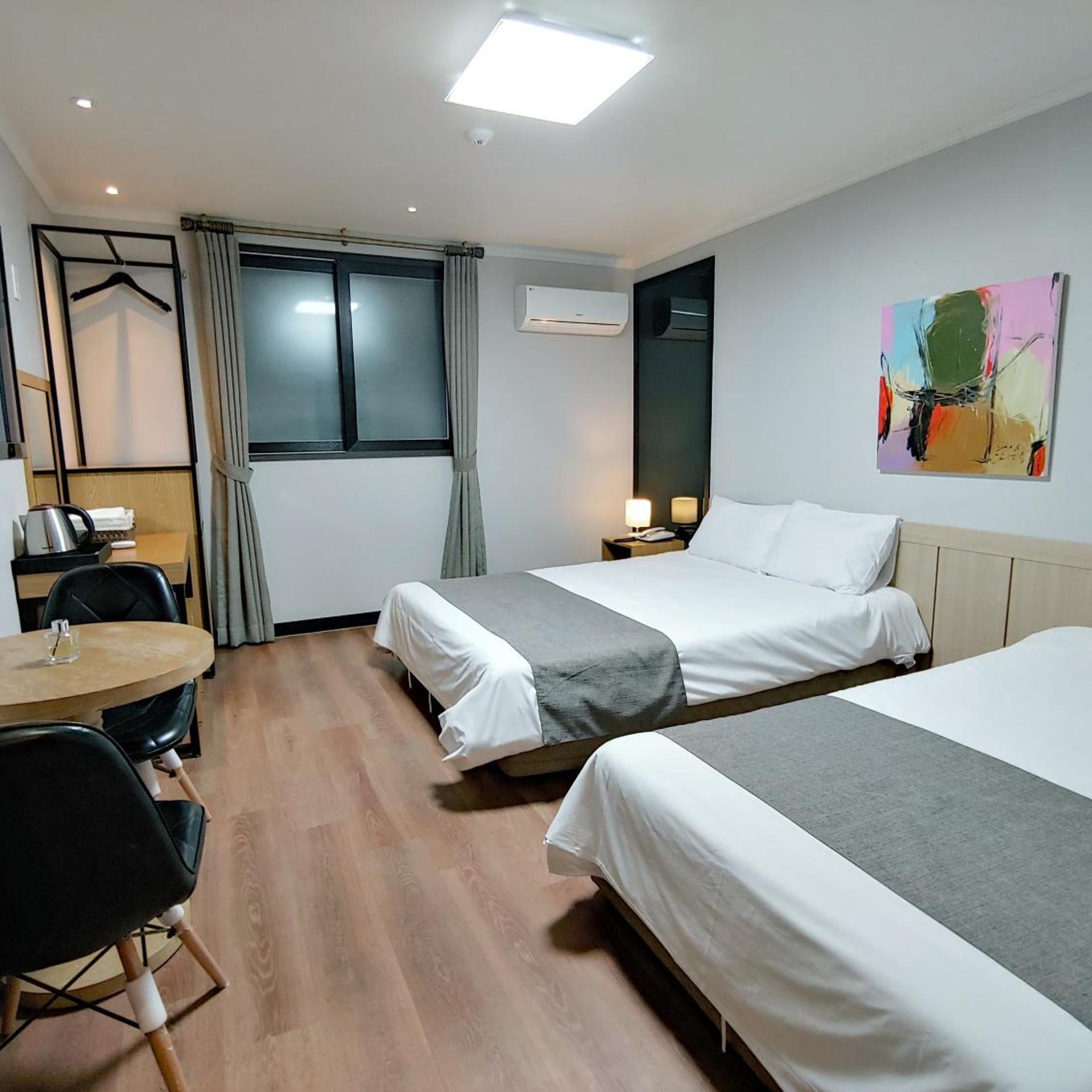 غرفة قياسية ثلاثية، HOTEL TONG YEONDONG JEJU 7/10
