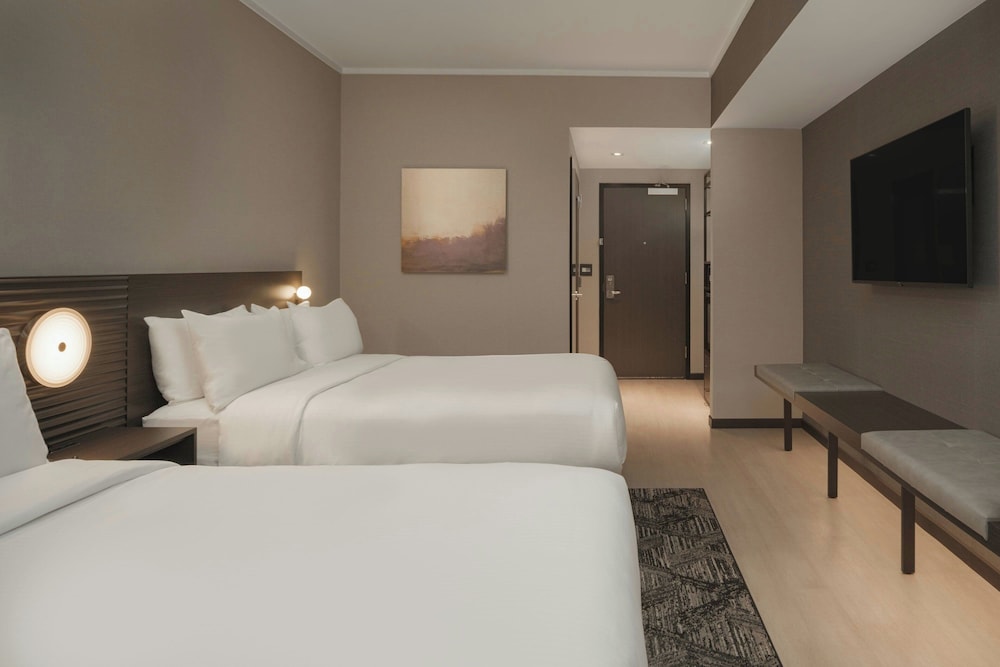 Holiday Inn & Suites Asheville-Biltmore Village Area 19/70