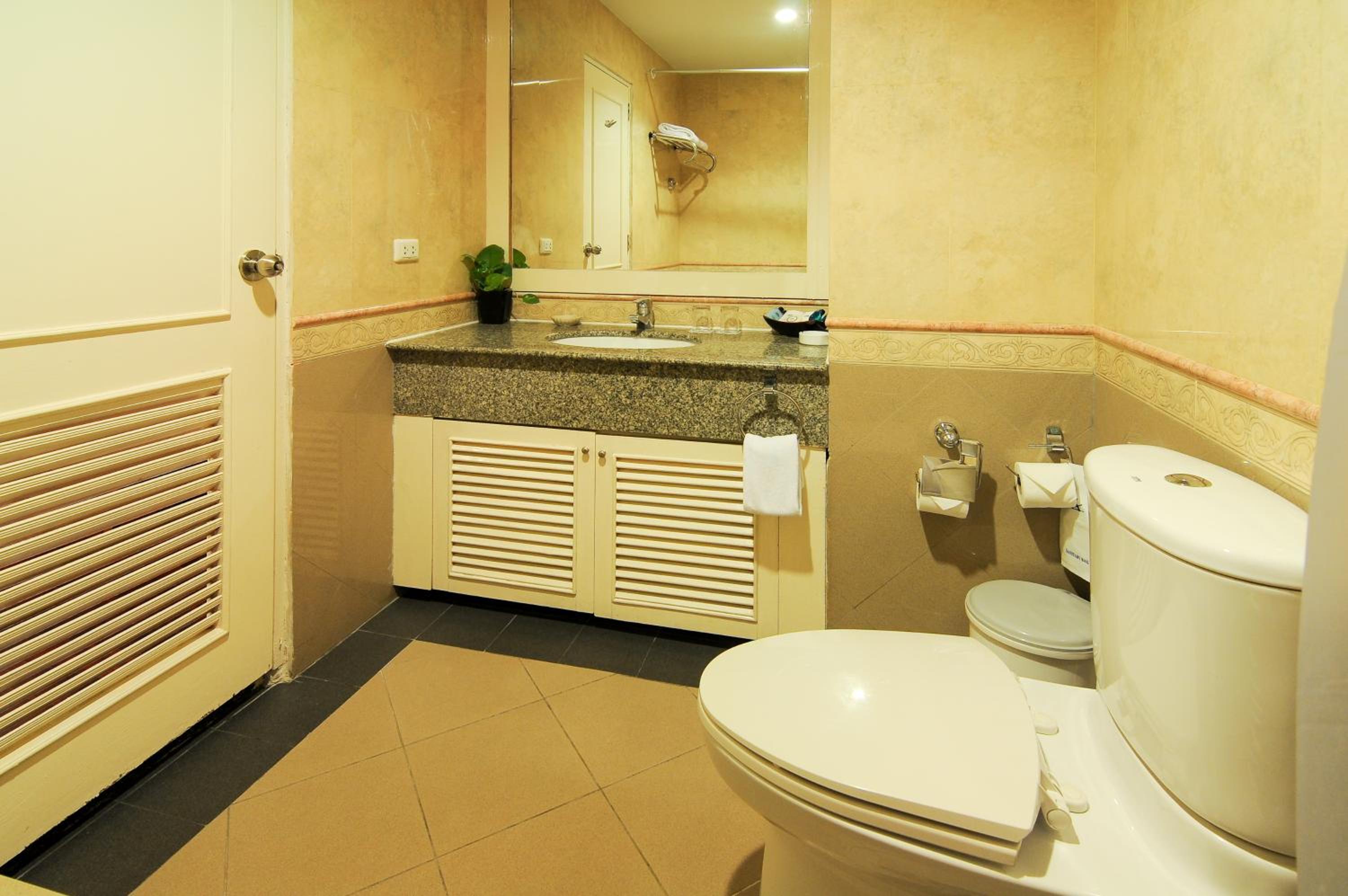 Suite, King Bed, Admiral Suites Bangkok 2/3