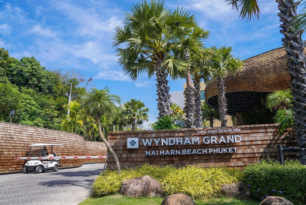Wyndham Grand Nai Harn Beach Phuket 41/50