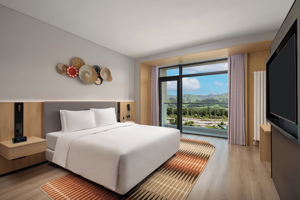 Suite, King Bed, Greenland View, Balcony