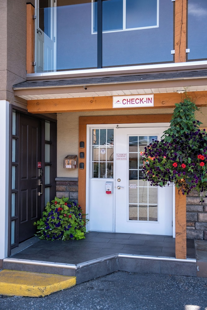 Swiss Chalet Motel 1/43