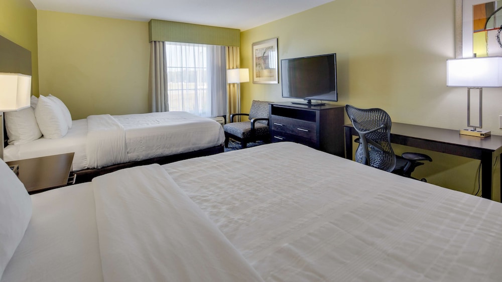 Best Western Plus Brunswick Inn & Suites 15/45