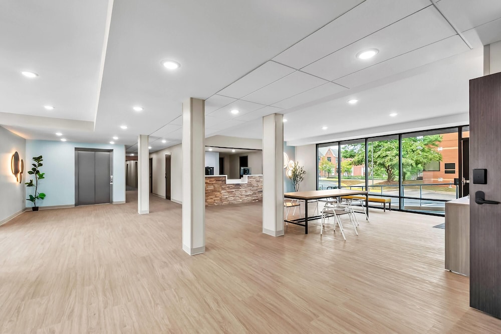 ECHO Suites Extended Stay by Wyndham Sterling 9/41