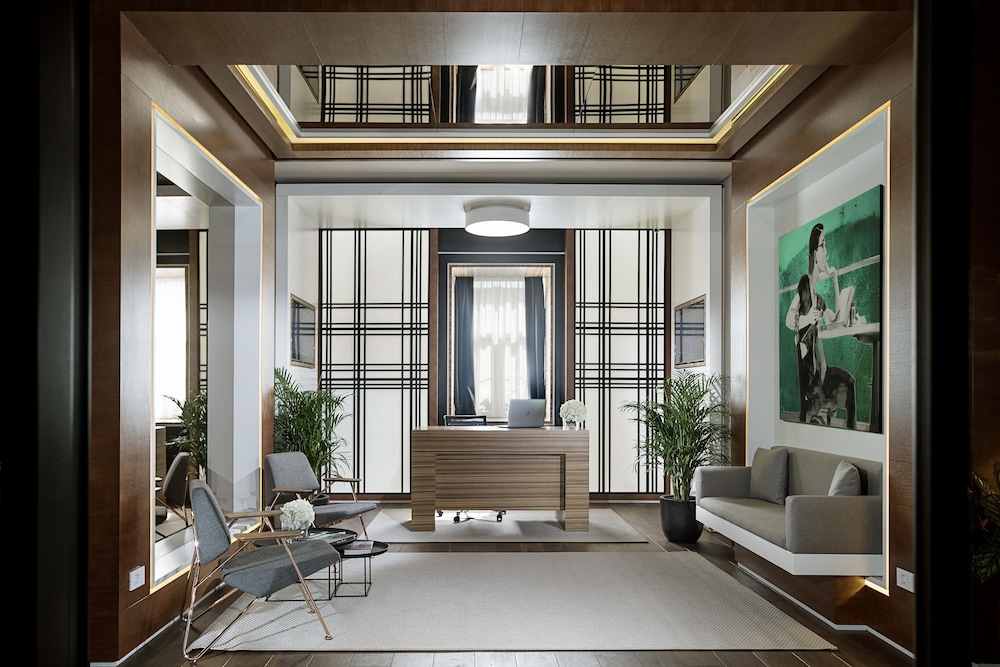 Dominic Smart & Luxury Suites Parliament 3/31