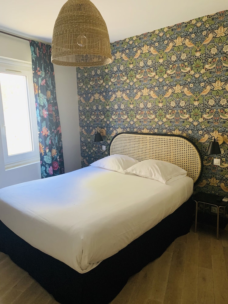 Central Hotel 14/51