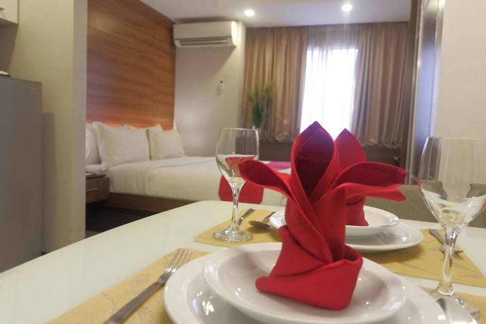 Valero Grand Suite By Swiss-Belhotel Makati 32/36