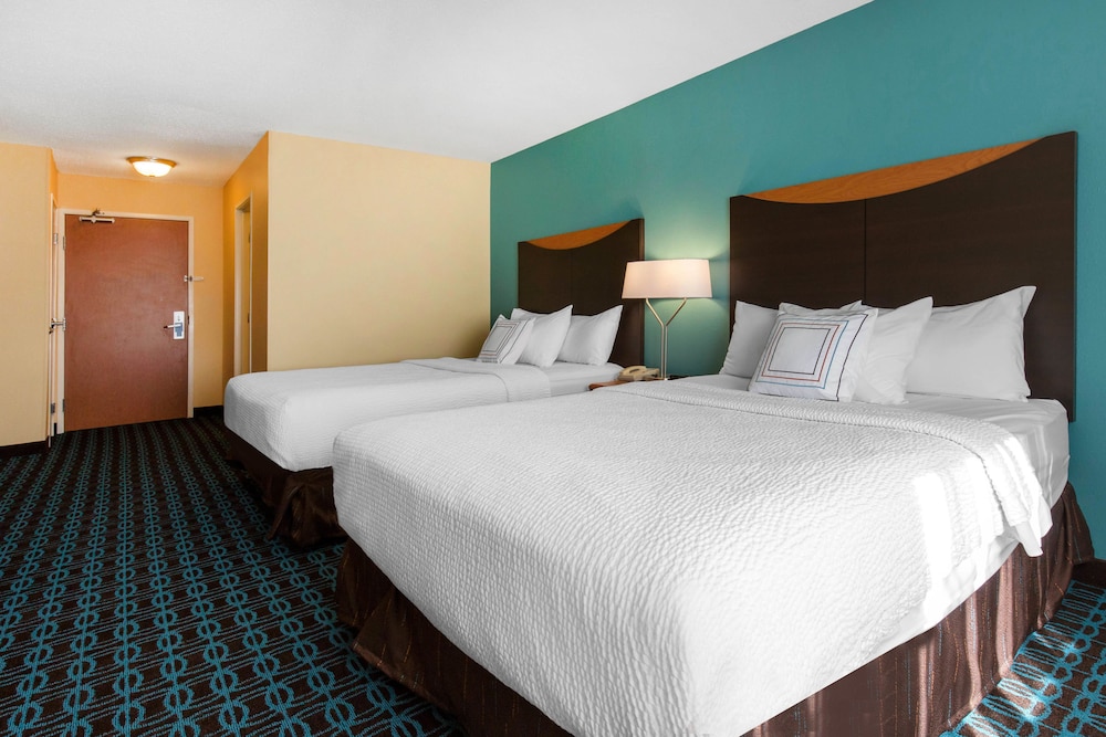 AmericInn by Wyndham St. Cloud MN Shopping Area 13/51