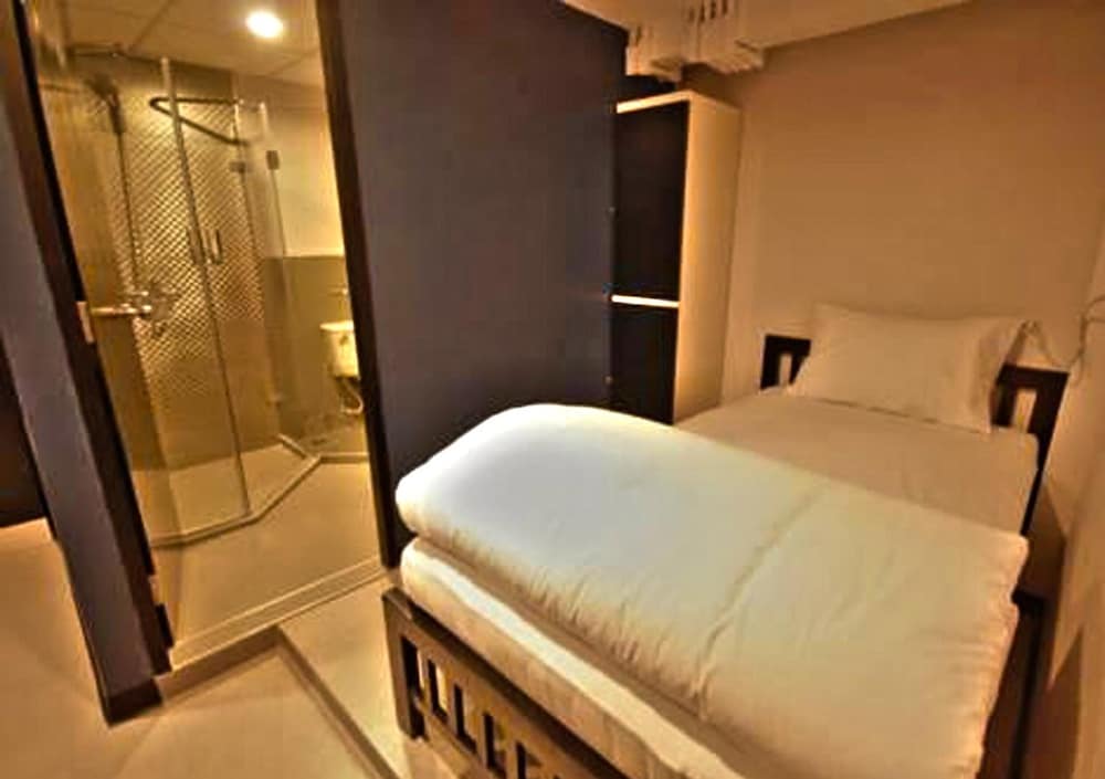 Jellybean the Blocks Hostel Sukhumvit 10 33/63