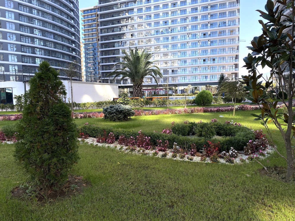 White Sails Residential Hotel 53/57