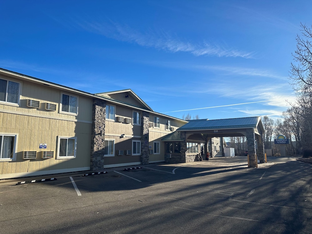 Days Inn & Suites by Wyndham Gunnison 38/46